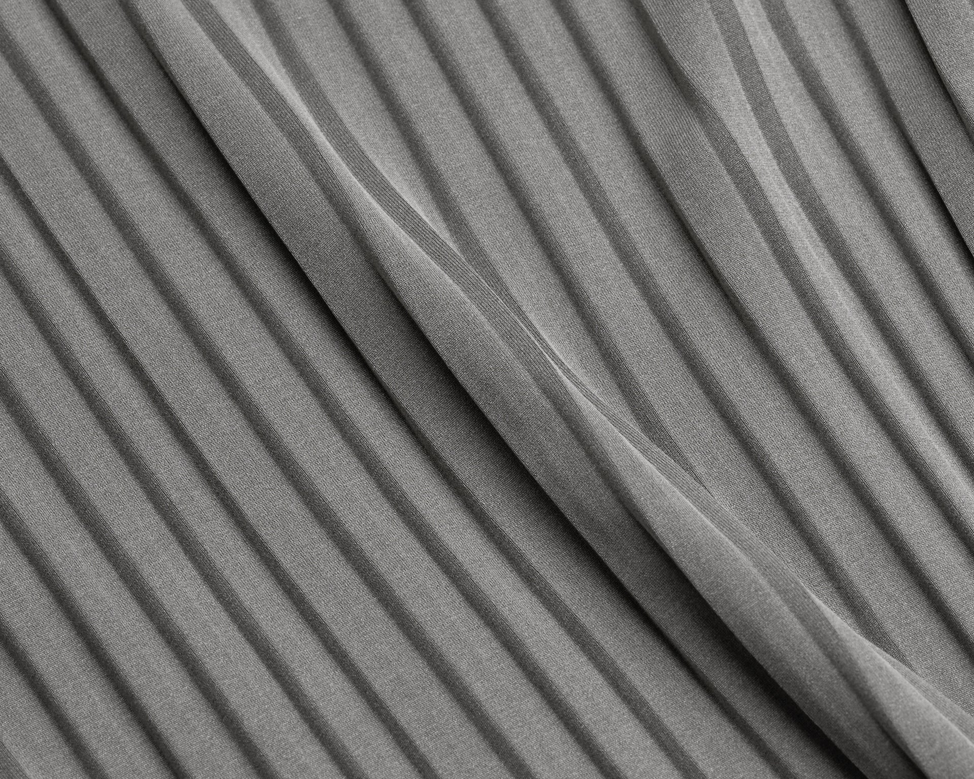 AuraLite™ Pleated T-Shirt · Hombre