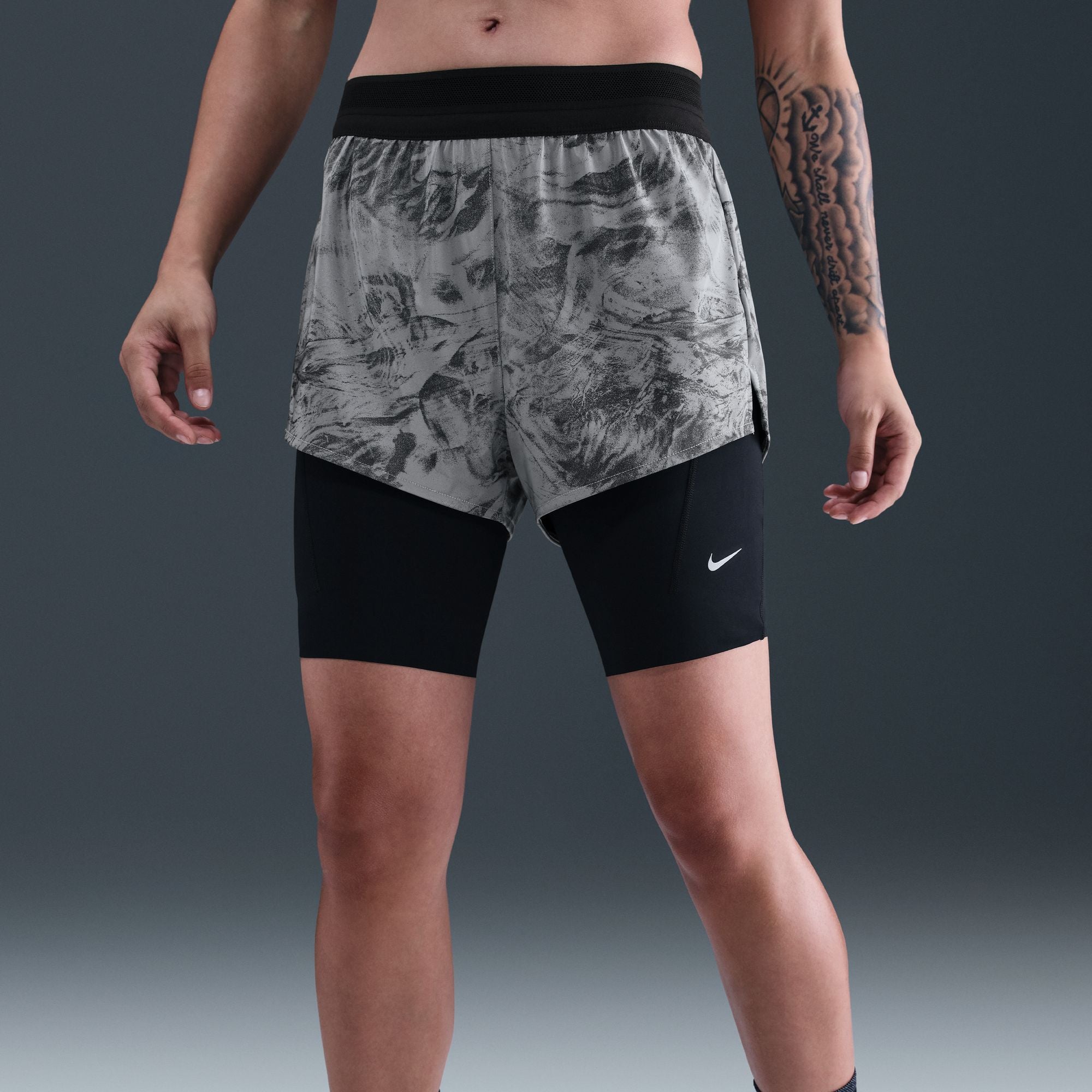 Nike Swift Shorts 2 en 1 · Mujer