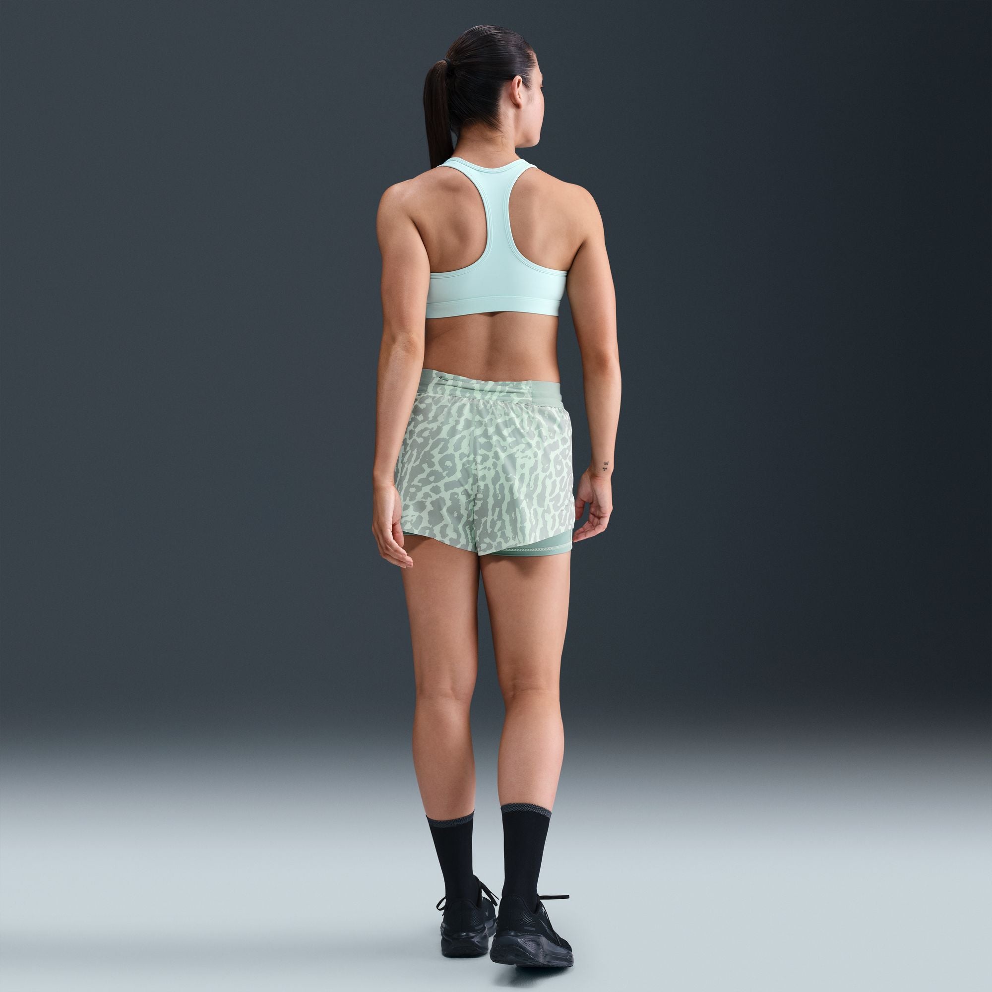 Nike Swift 2-in-1 Shorts · Mujer