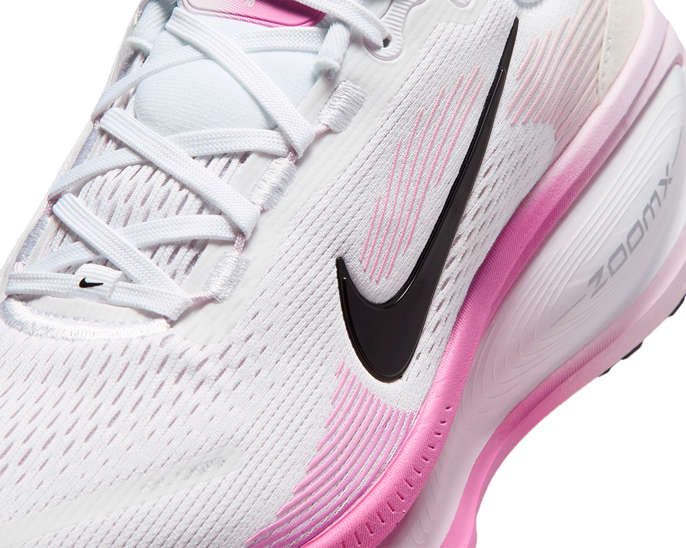 Tenis de pavimento Nike Vomero 18 para mujer