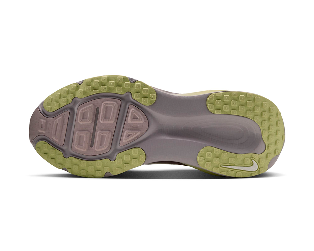 Tenis de pavimento Nike Vomero 18 para mujer