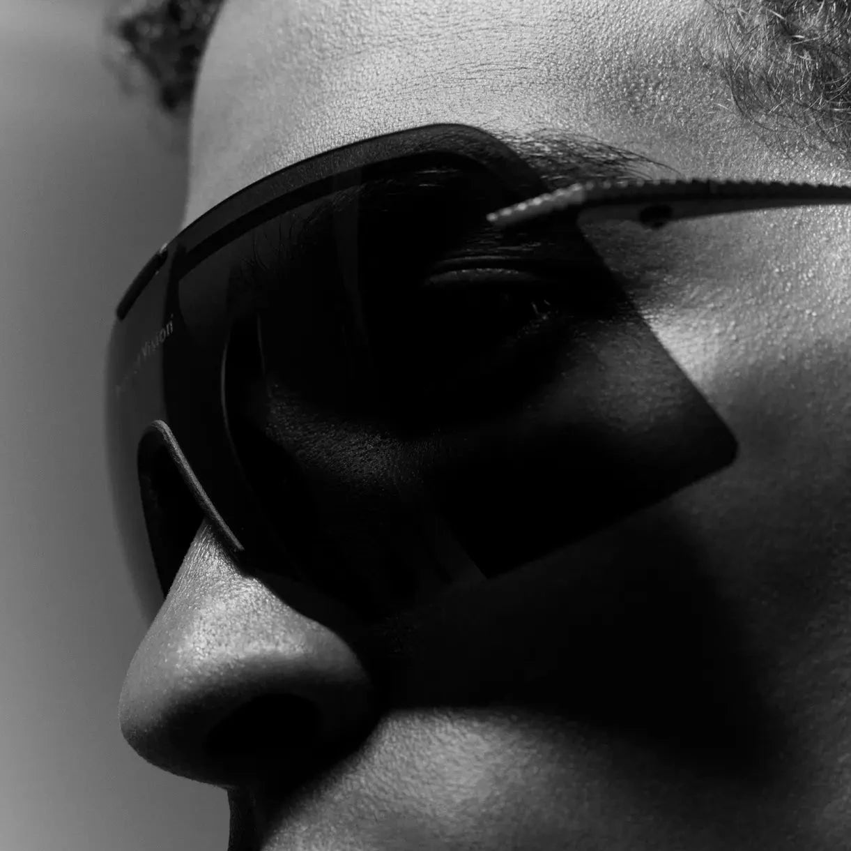 Yusuke Alpine Blade Ti Graphite D+ Onyx Mirror · Unisex