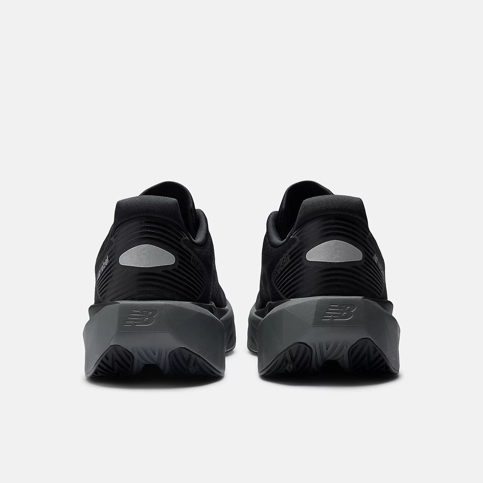 New Balance FuelCell Rebel v5 · Hombre