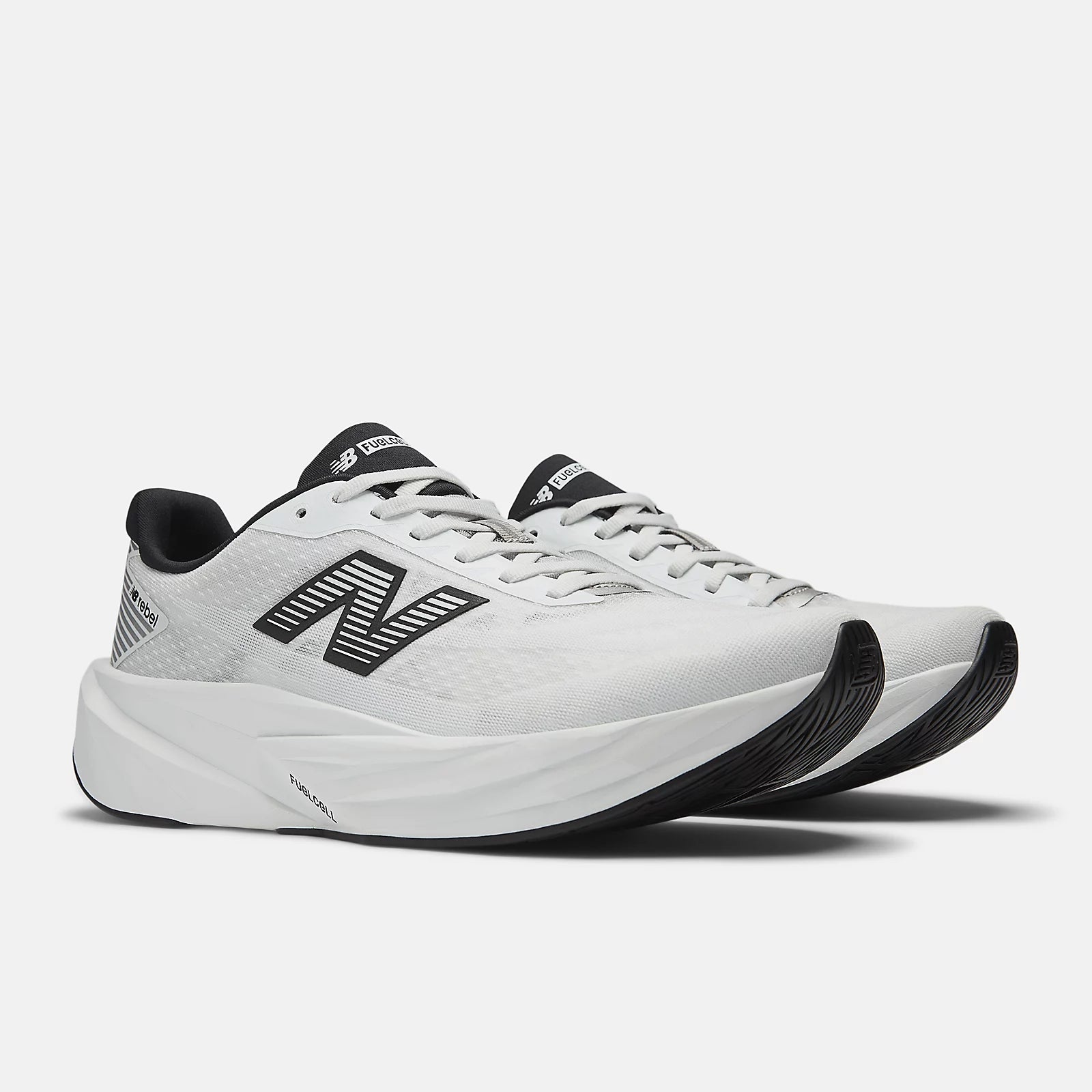 New Balance FuelCell Rebel v5 · Hombre