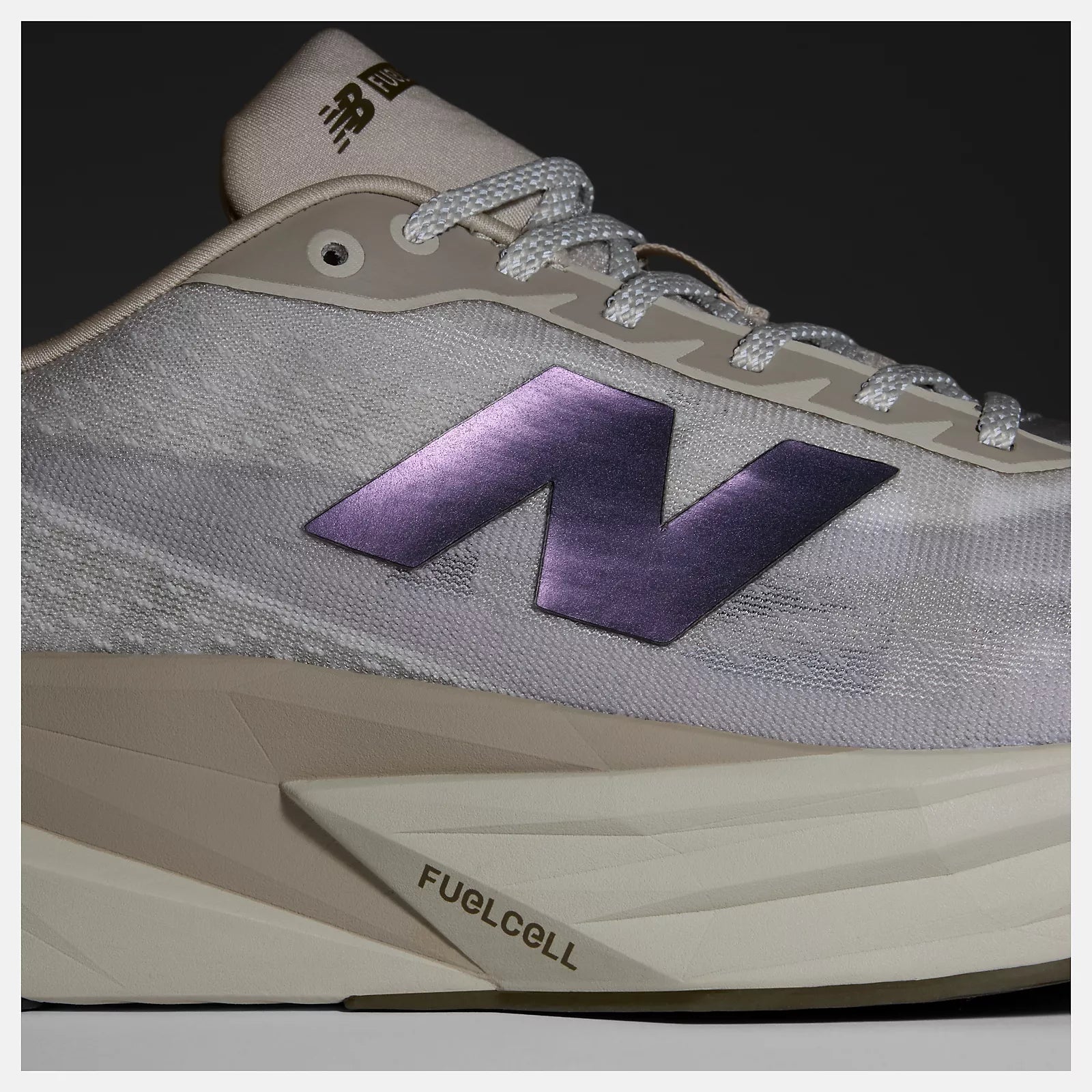 New Balance FuelCell Rebel v5 · Hombre