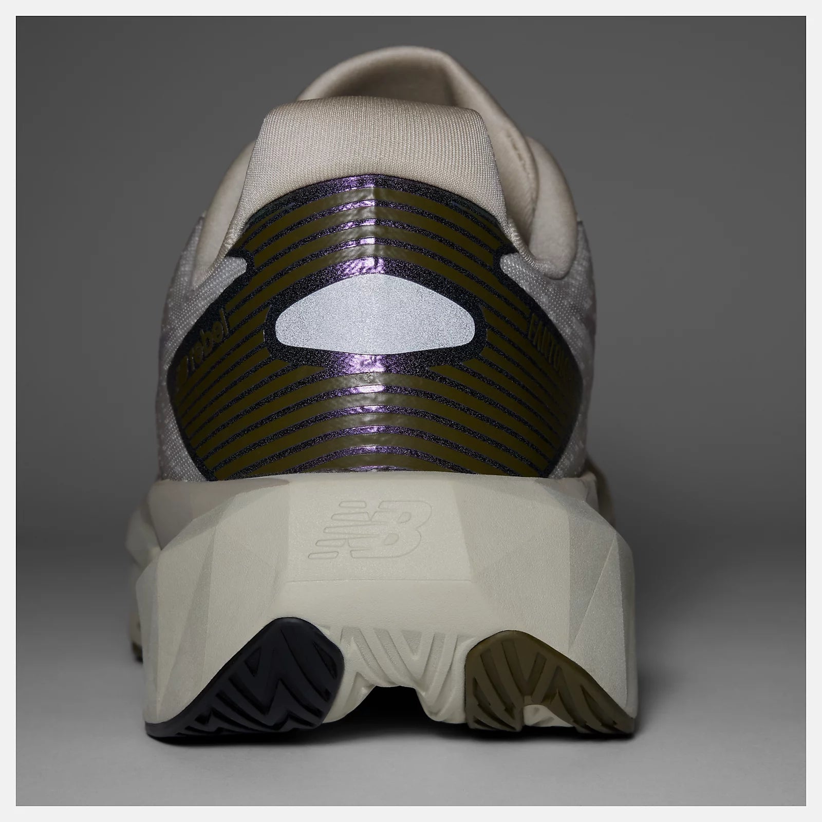 New Balance FuelCell Rebel v5 · Hombre