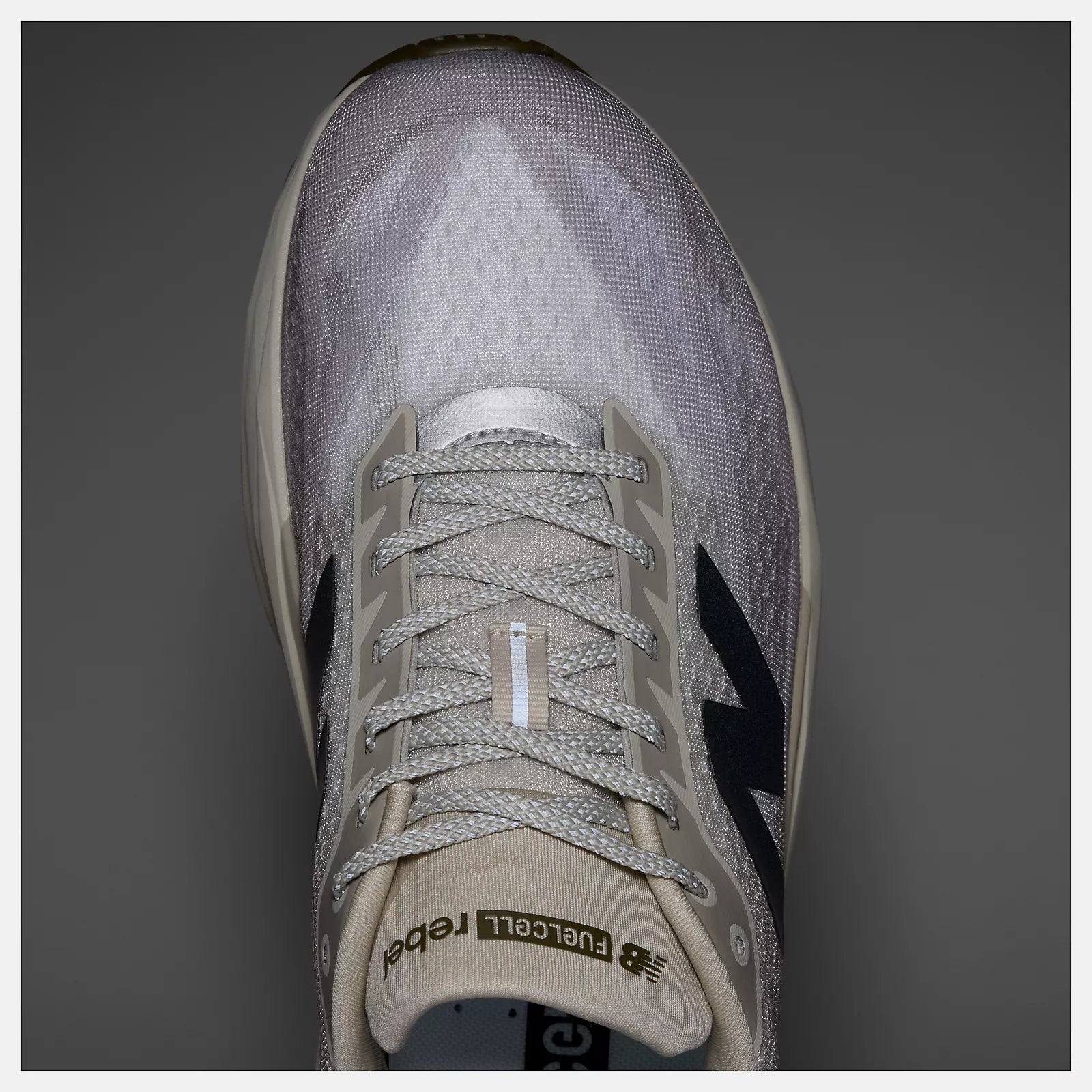 New Balance FuelCell Rebel v5 · Hombre