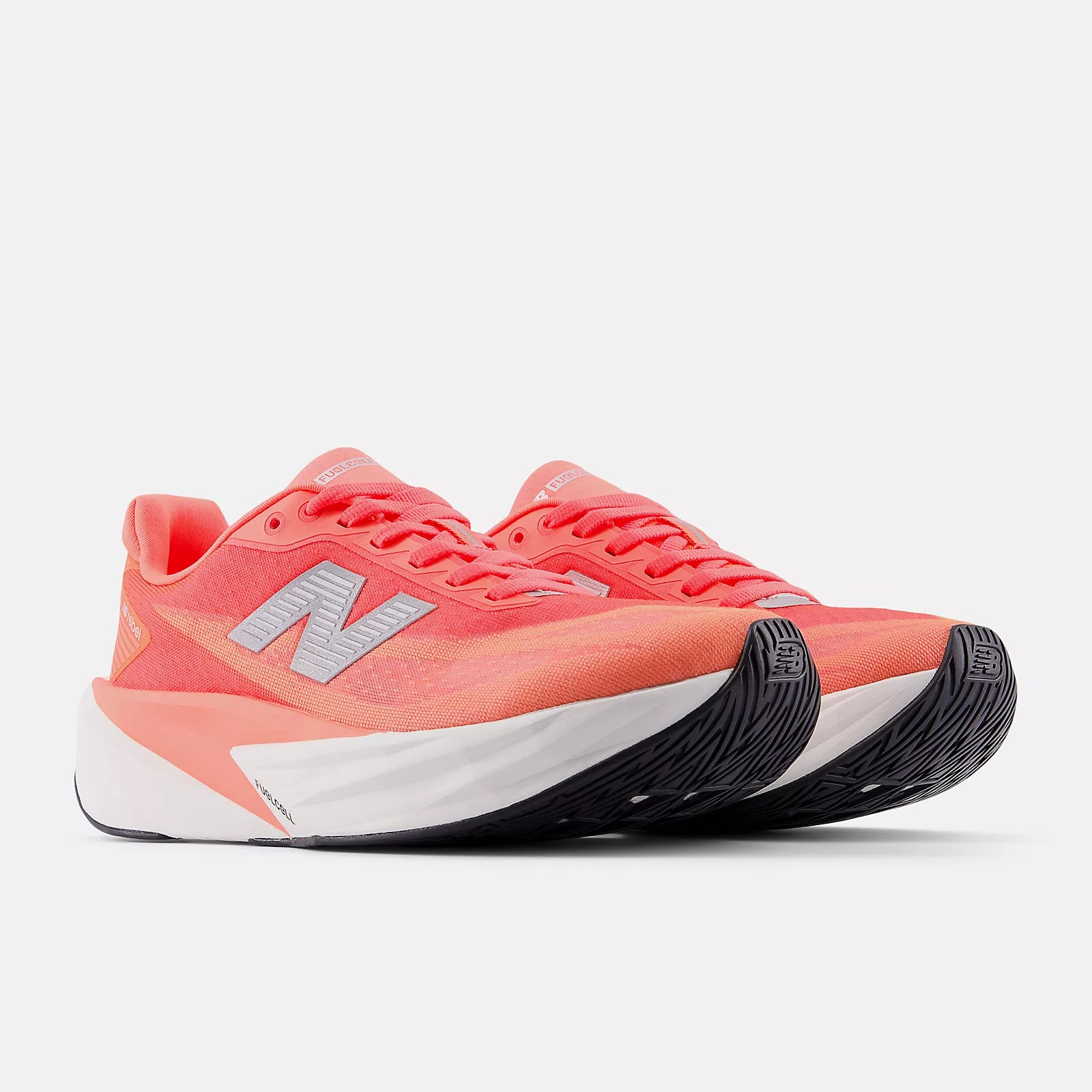 New Balance FuelCell Rebel v5 · Mujer
