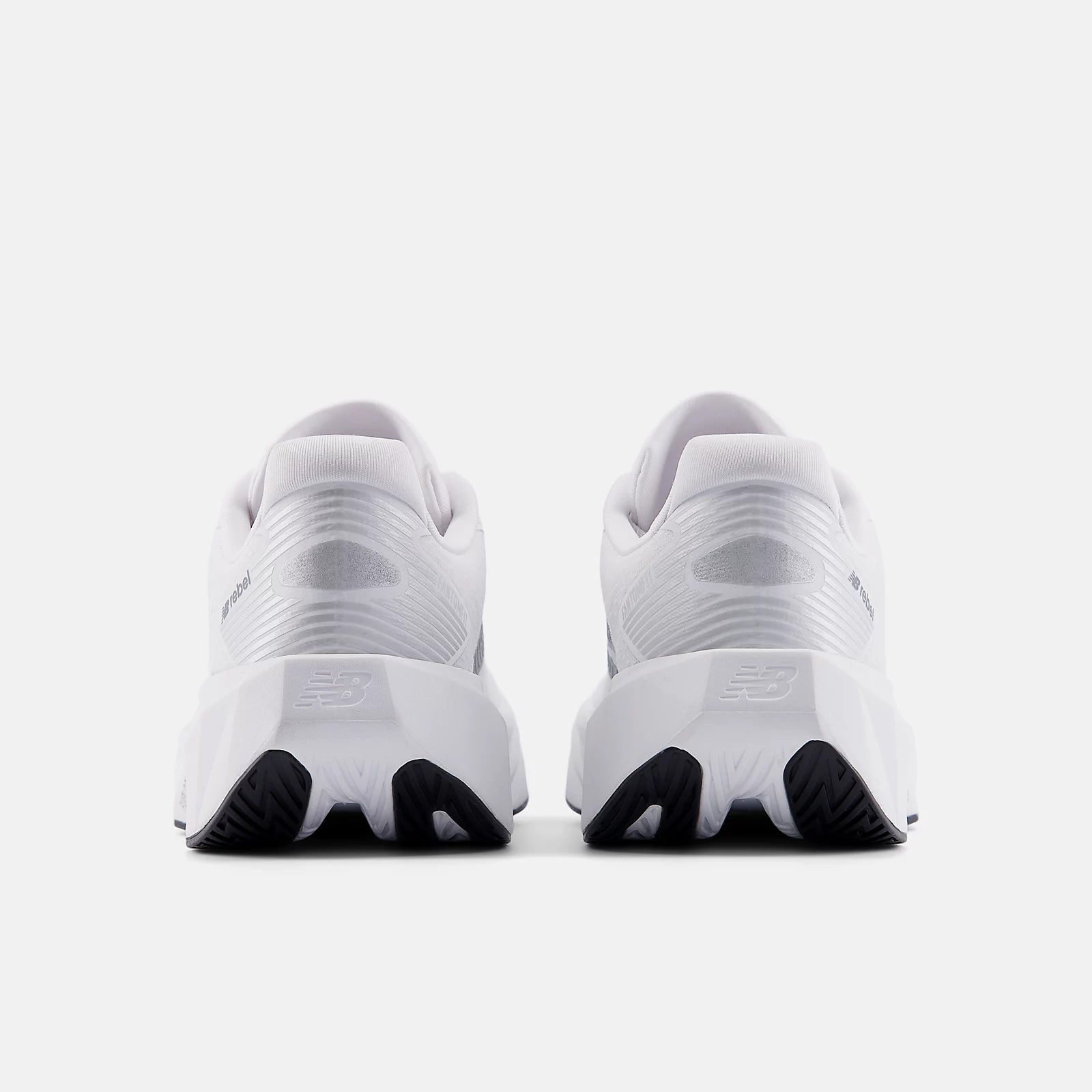 New Balance FuelCell Rebel v5 · Mujer