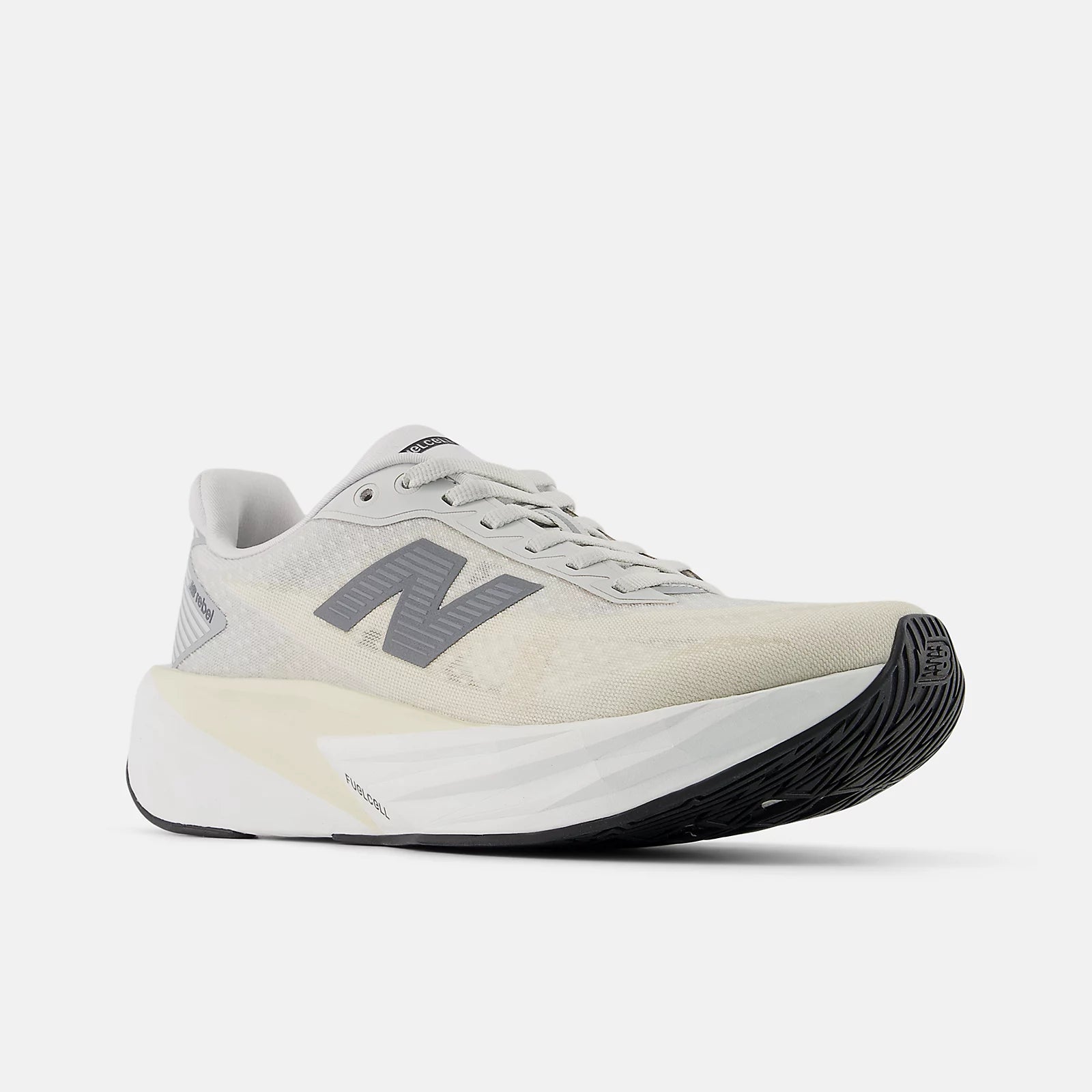 New Balance FuelCell Rebel v5 · Mujer