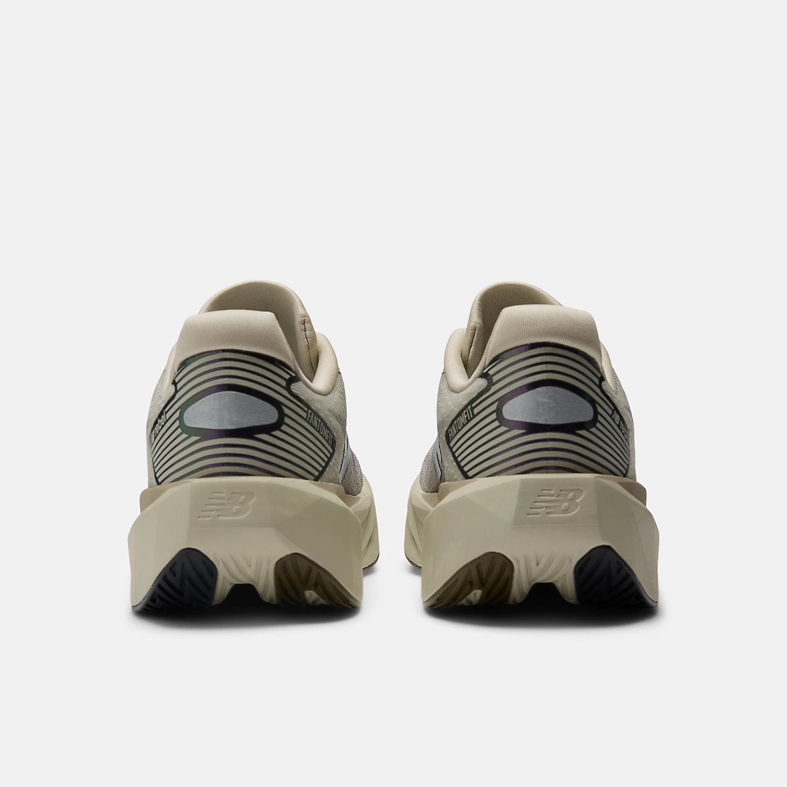 New Balance FuelCell Rebel v5 · Mujer