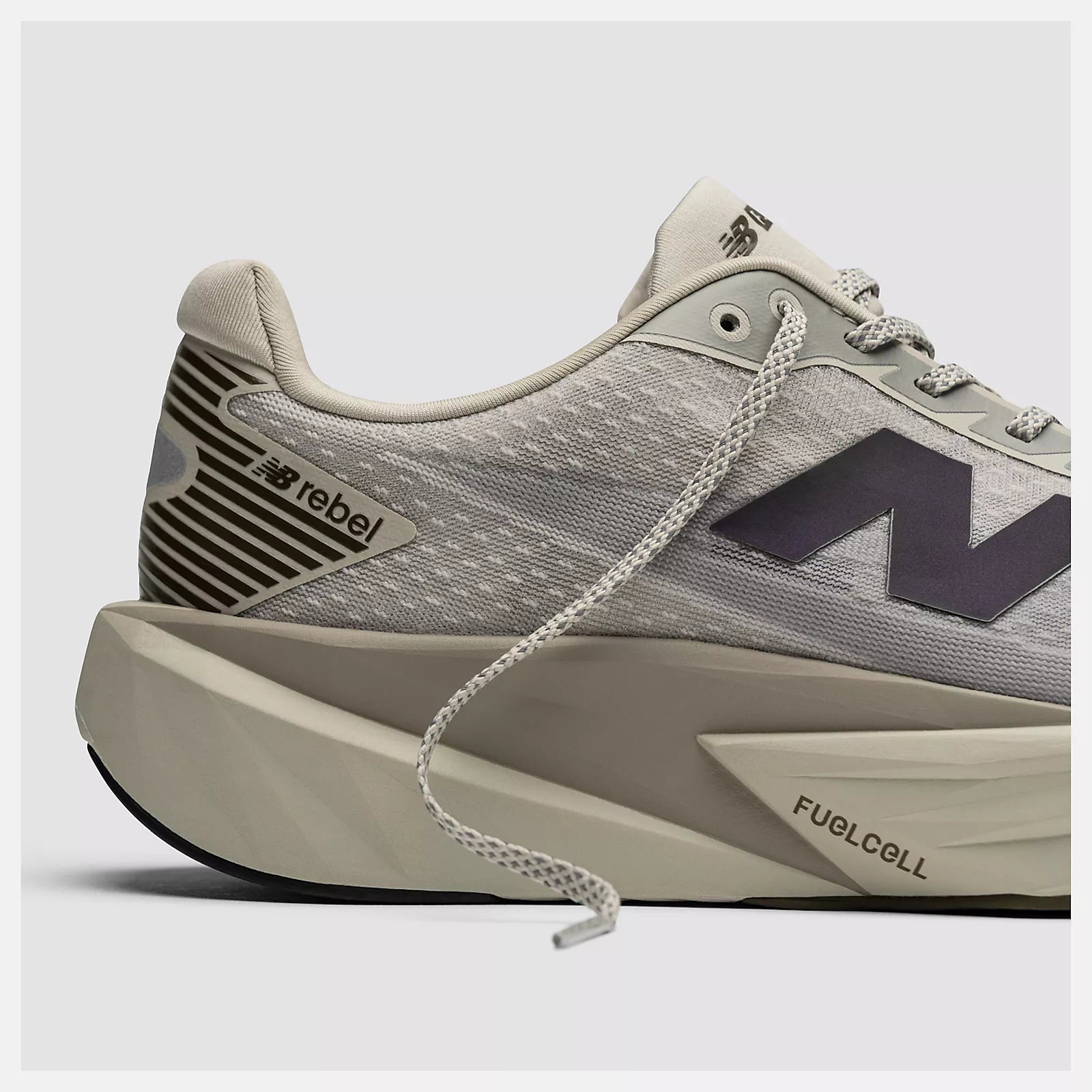 New Balance FuelCell Rebel v5 · Mujer
