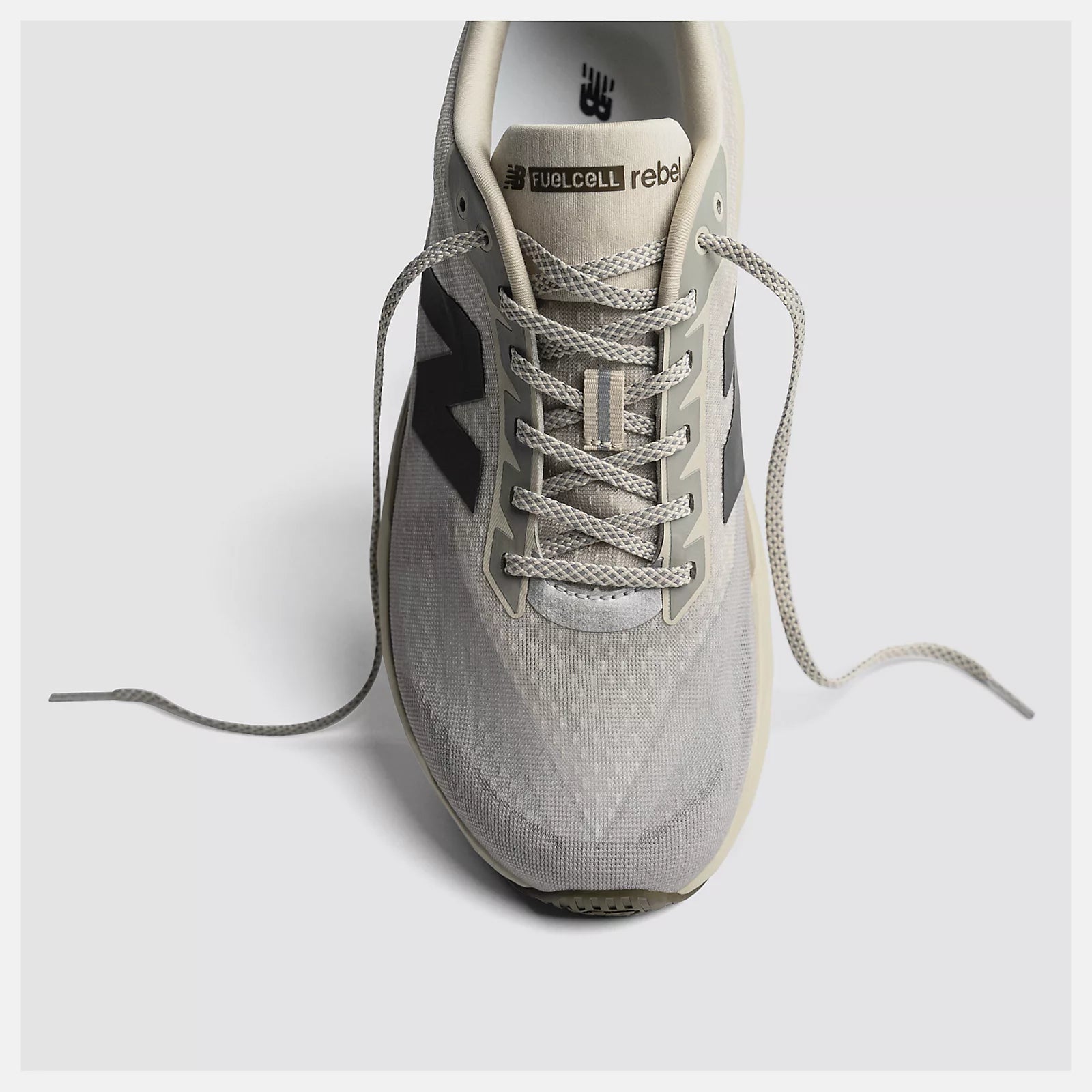 New Balance FuelCell Rebel v5 · Mujer