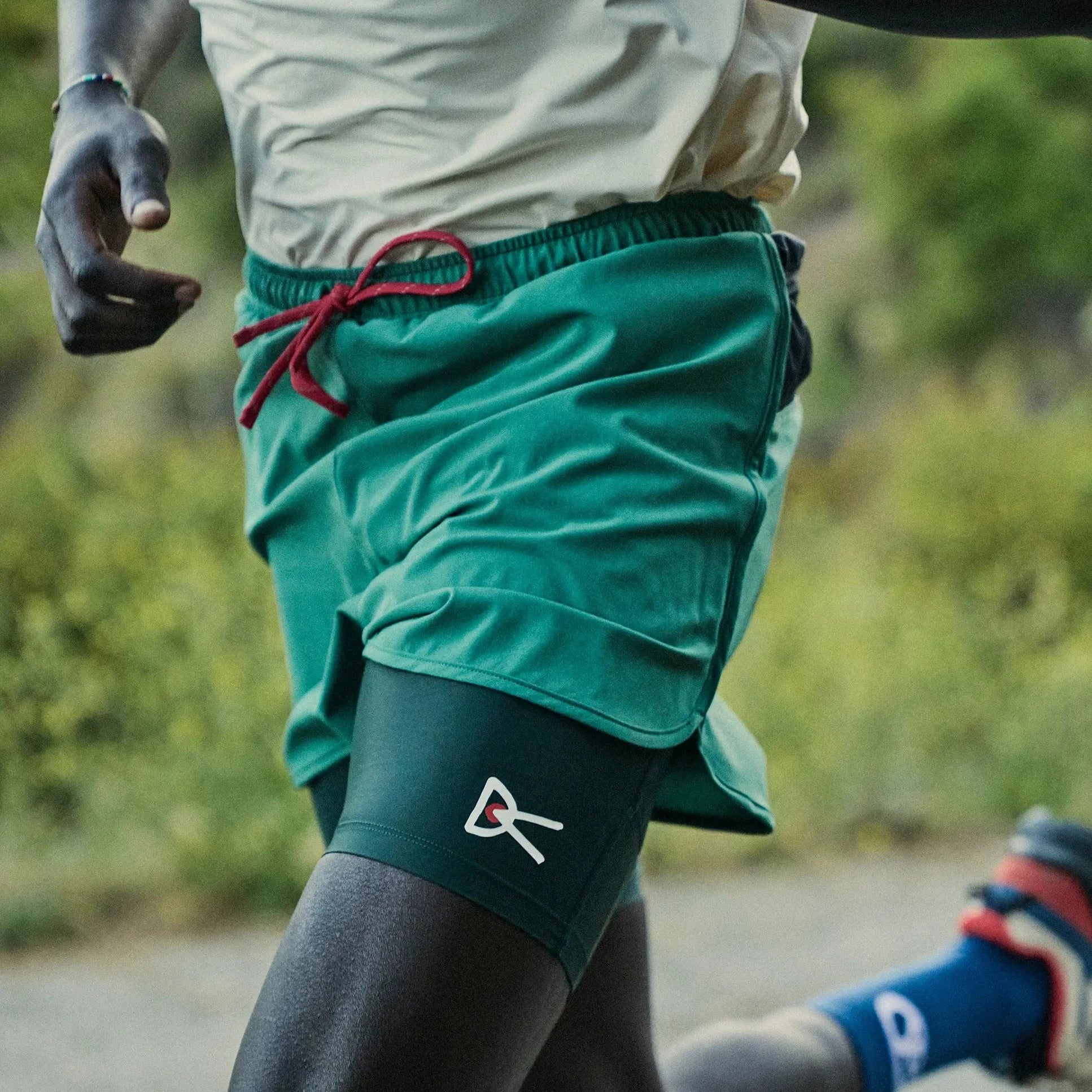 Layered Pocketed Trail Shorts · Hombre