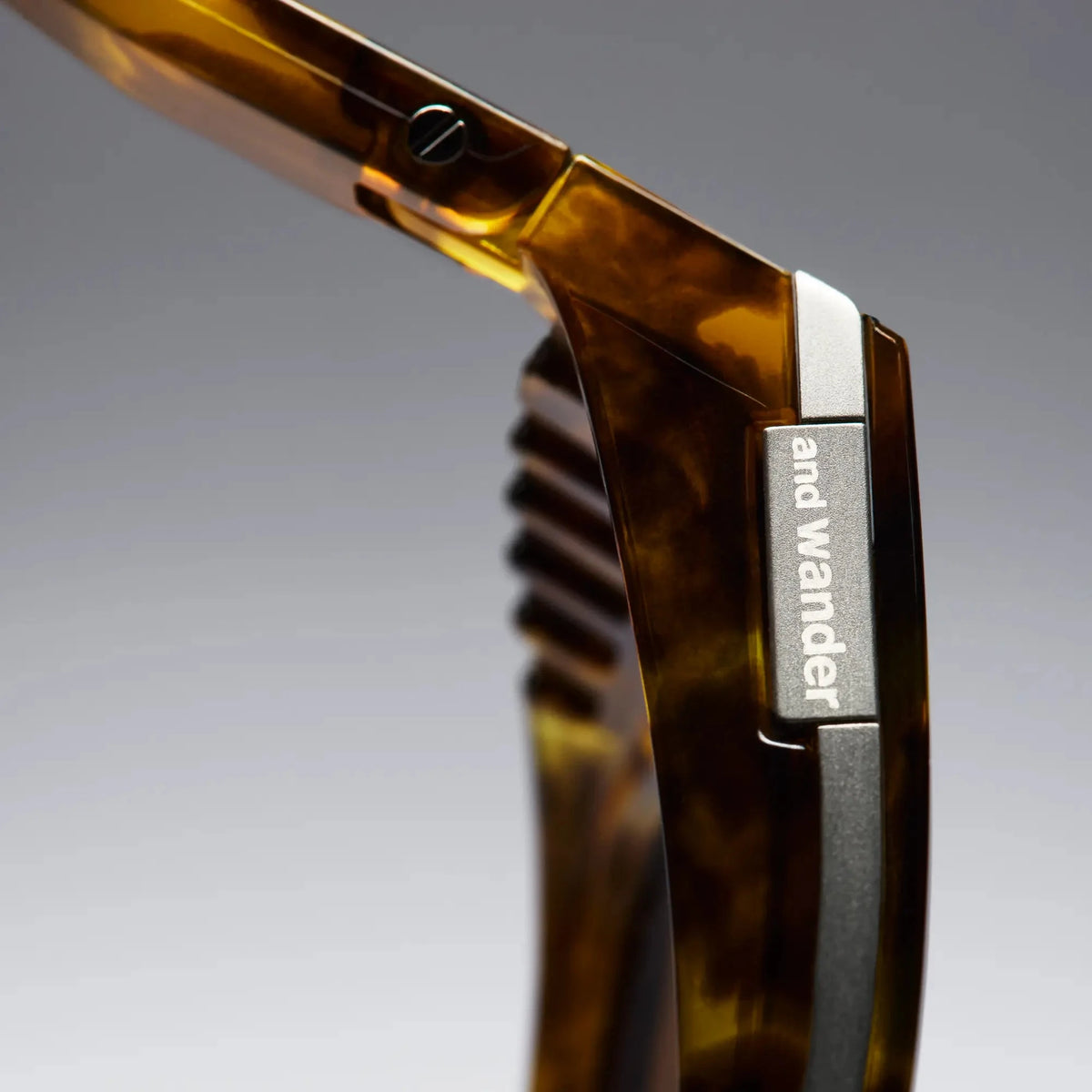 District Vision + and wander Keita Summit Ti Dark Tortoise · Unisex