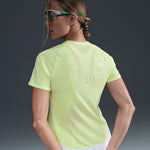 Nike Swift Tee Dri-FIT · Mujer