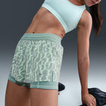 Nike Swift 2-in-1 Shorts · Mujer