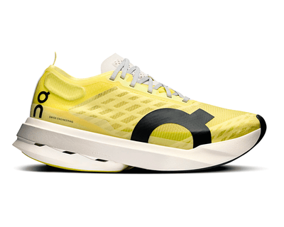 Tenis de pavimento ON Cloudboom Strike para mujer