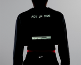 Playera Cropped Nike After Dark Tour Mujer
