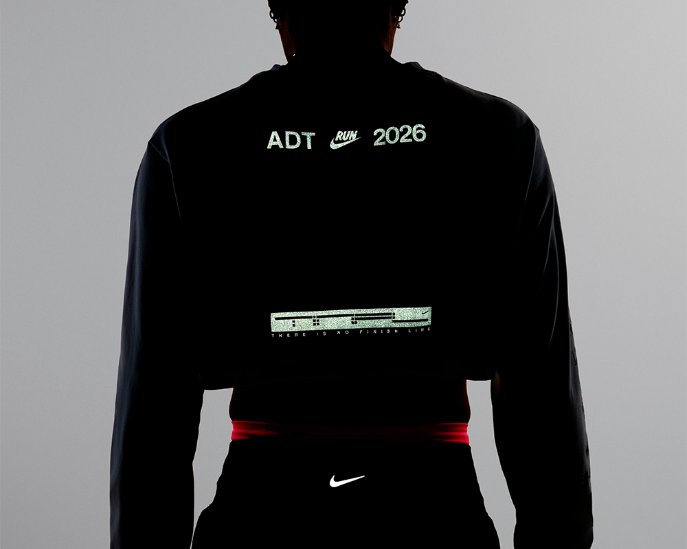 Playera Cropped Nike After Dark Tour Mujer