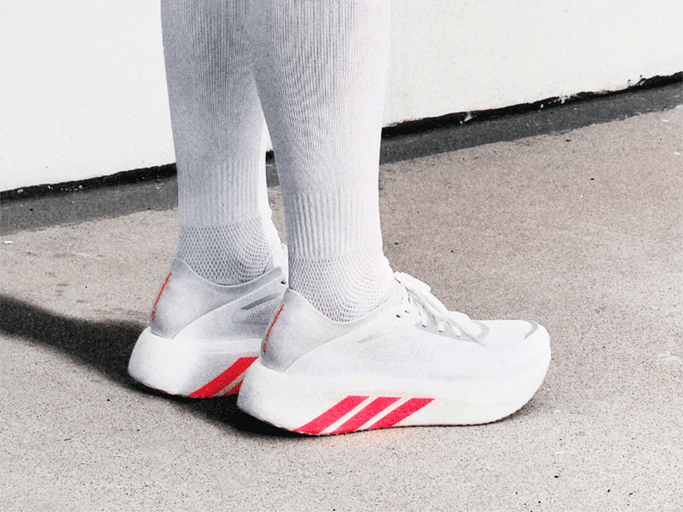 Tenis de pavimento Adidas Hyperboost Run Mujer