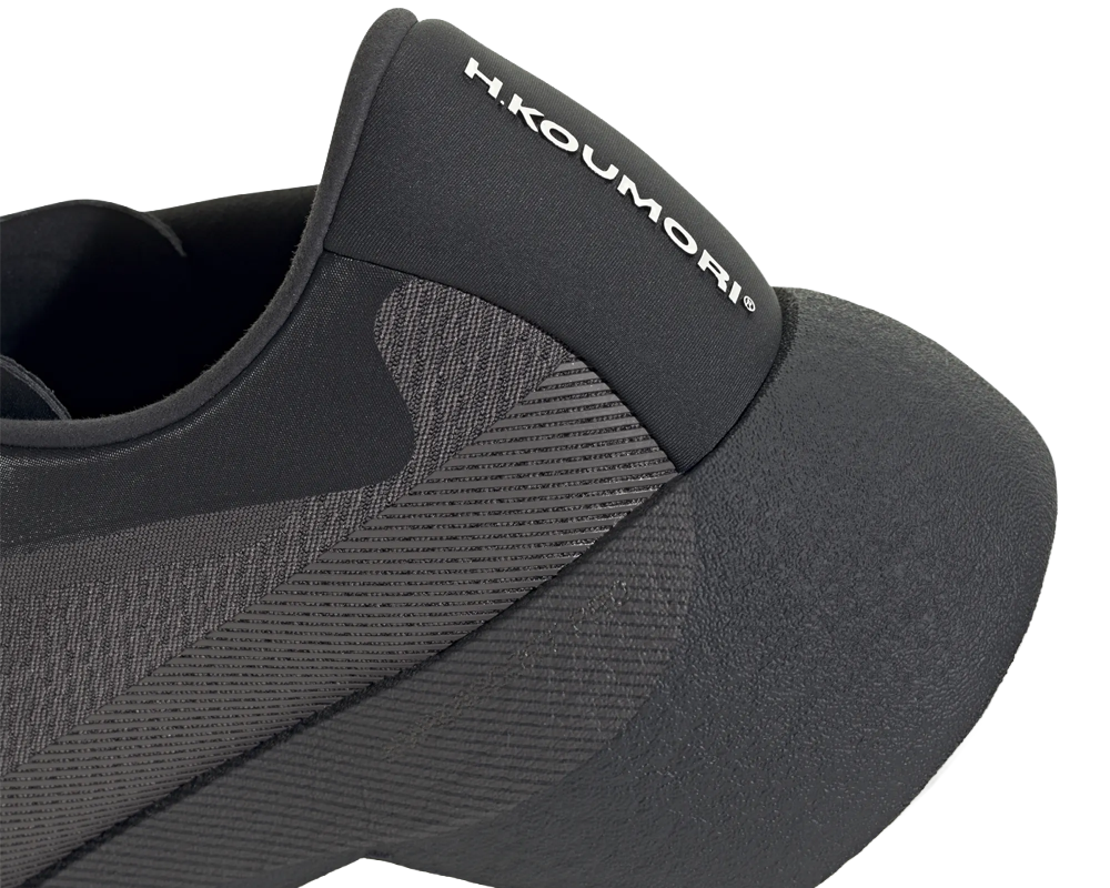 Tenis de pavimento Adidas Hyperboost Edge x Hermanos Koumori Negro Hombre