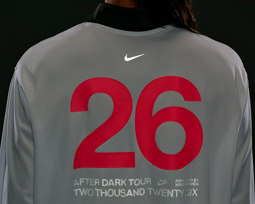 Playera Nike After Dark Tour Manga Larga Mujer