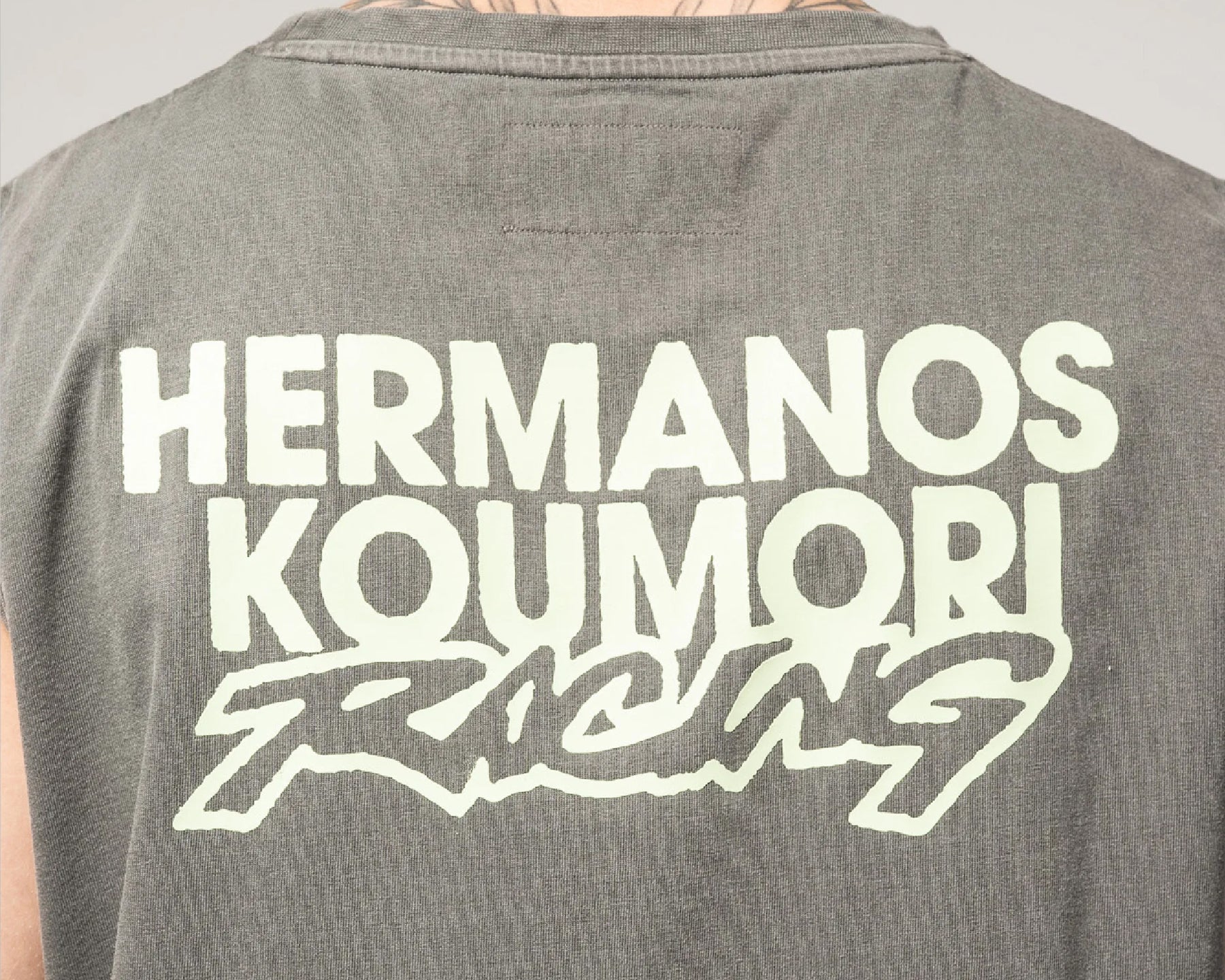 Hermanos Koumori Playera Muscle Racing Garment Dye - Hombre