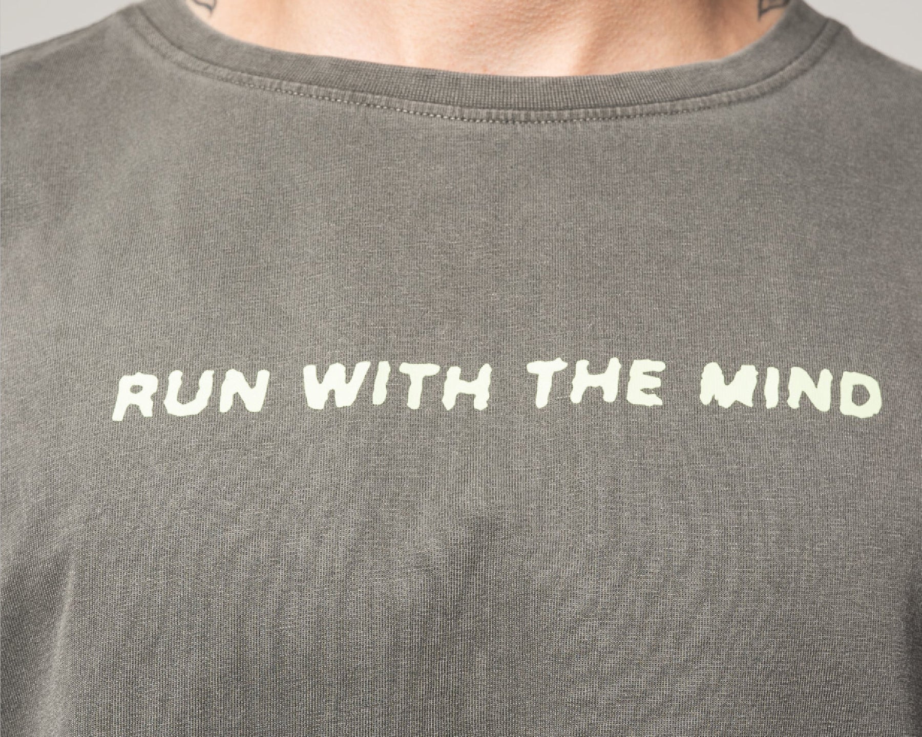 Hermanos Koumori Playera Muscle Racing Garment Dye - Hombre