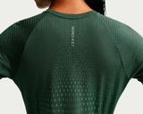 Playera de correr de manga corta Nike Swift Aero-FIT Mujer