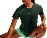 Playera de correr de manga corta Nike Swift Aero-FIT Mujer