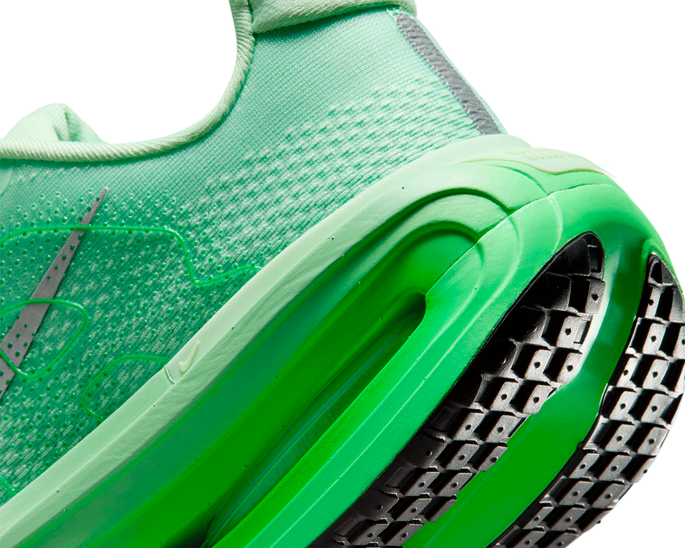 Tenis de pavimento Nike Vomero Premium Mujer
