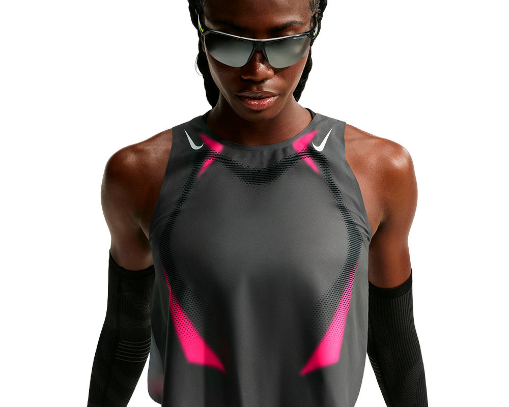 Playera deportiva Nike AeroSwift Mujer