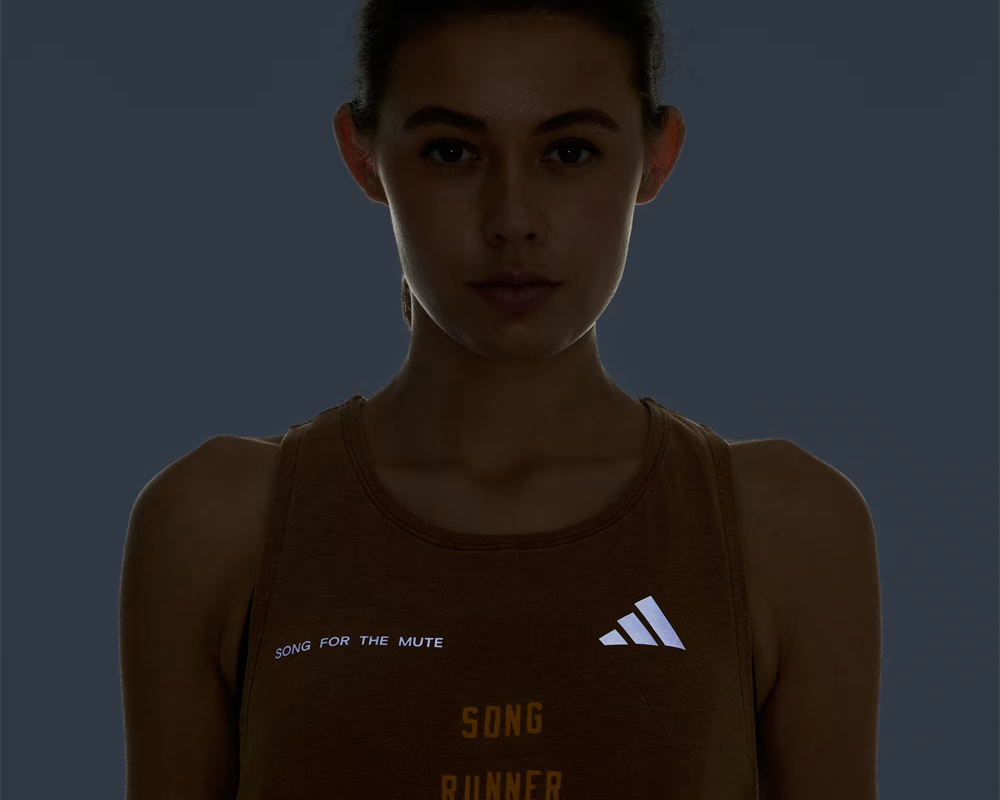 Playera sin mangas Adidas Running X Song For the Mute para mujer