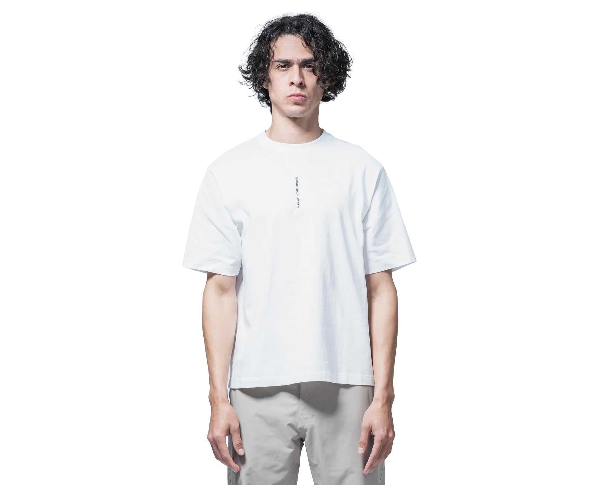 Hermanos Koumori Playera Shade Runner Regular Blanca - Hombre