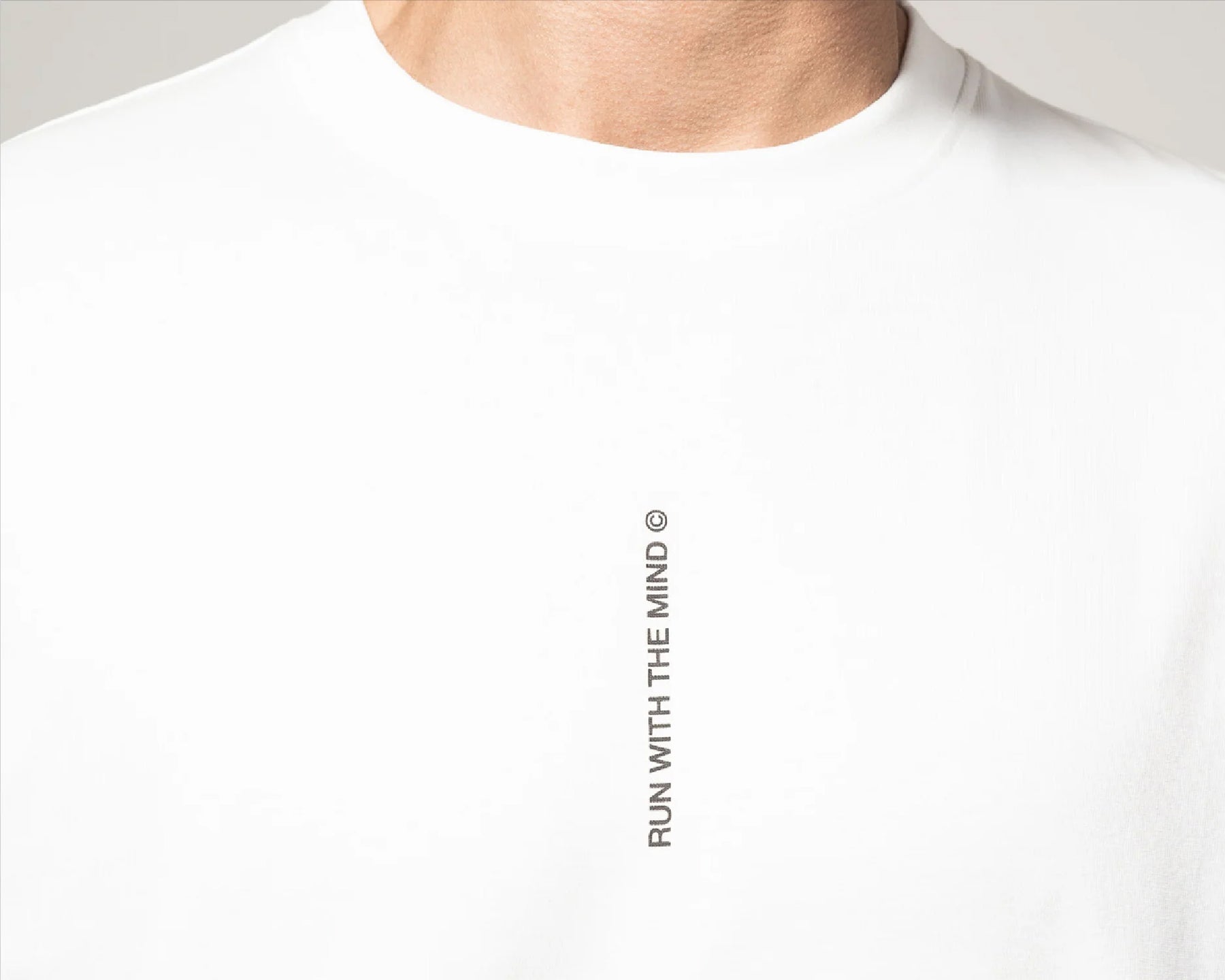 Hermanos Koumori Playera Shade Runner Regular Blanca - Hombre