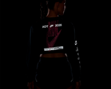Playera Nike After Dark Tour Manga Larga Mujer
