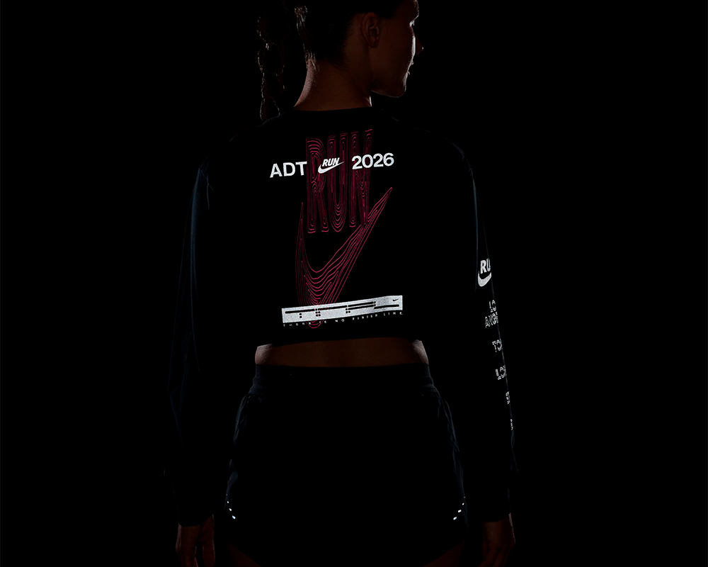 Playera Nike After Dark Tour Manga Larga Mujer