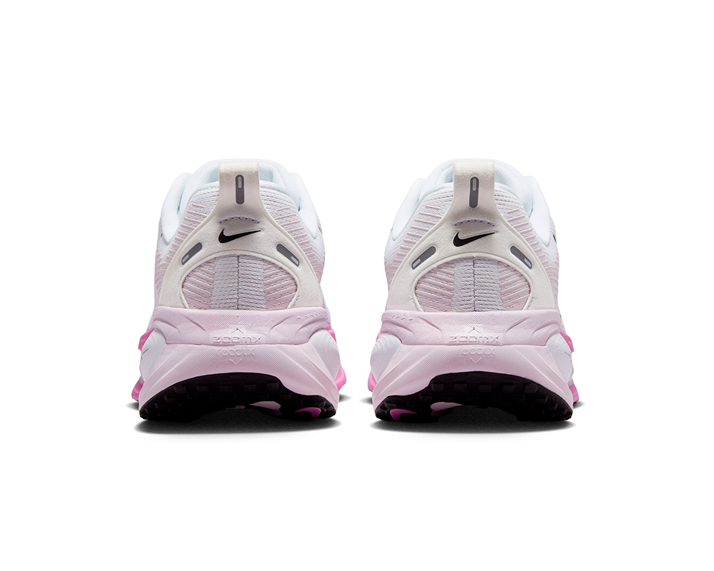 Tenis de pavimento Nike Vomero 18 para mujer
