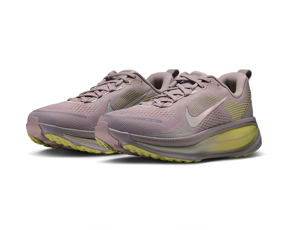 Tenis de pavimento Nike Vomero 18 para mujer