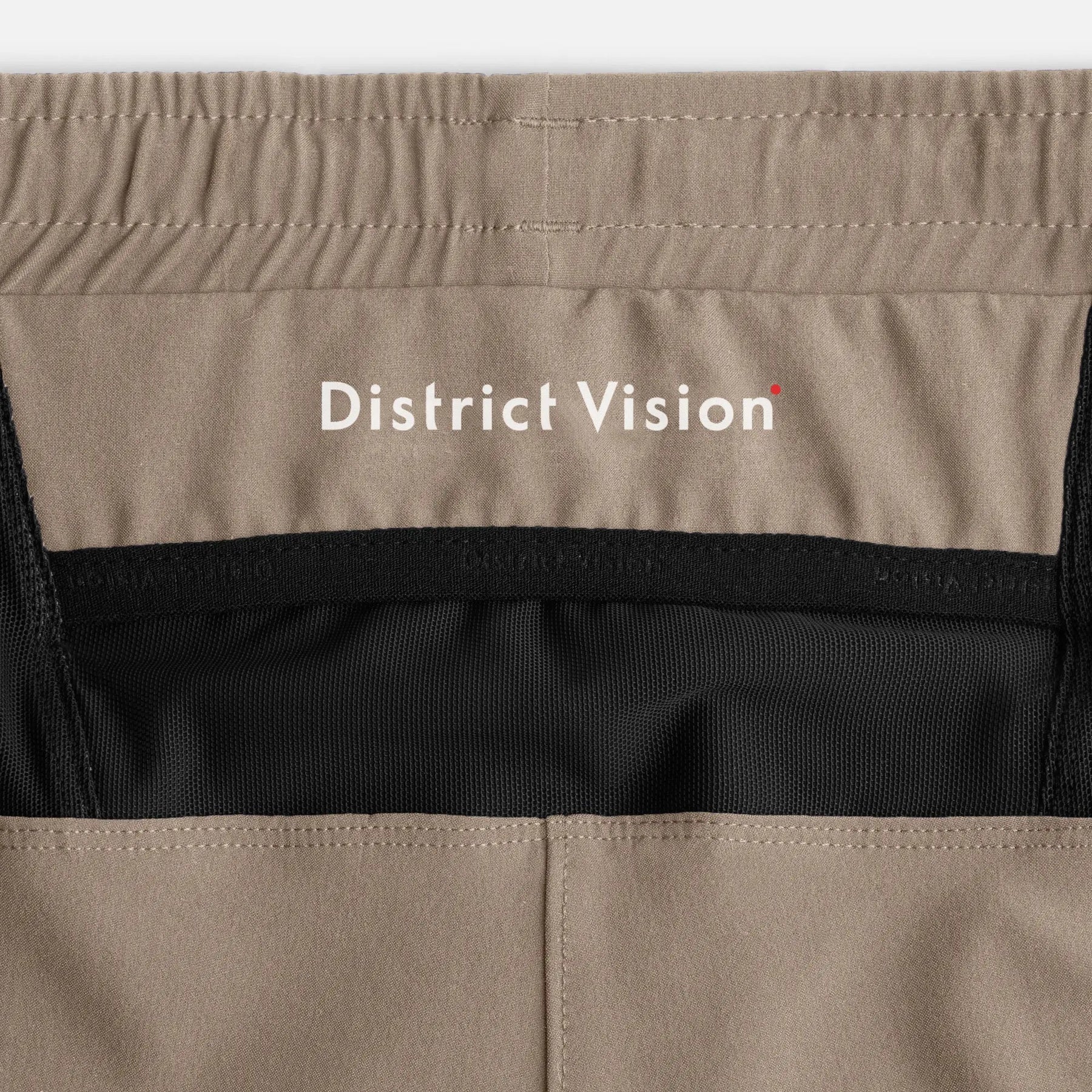 District Vision 5in Training Khaki Shorts - Hombre