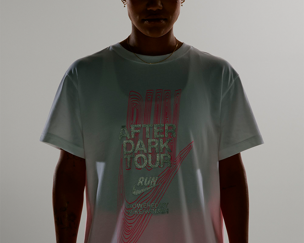Playera Nike After Dark Tour Manga Corta Mujer